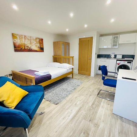 New Modern Studio Apartment, Parking, Netflix Kenilworth Exteriör bild
