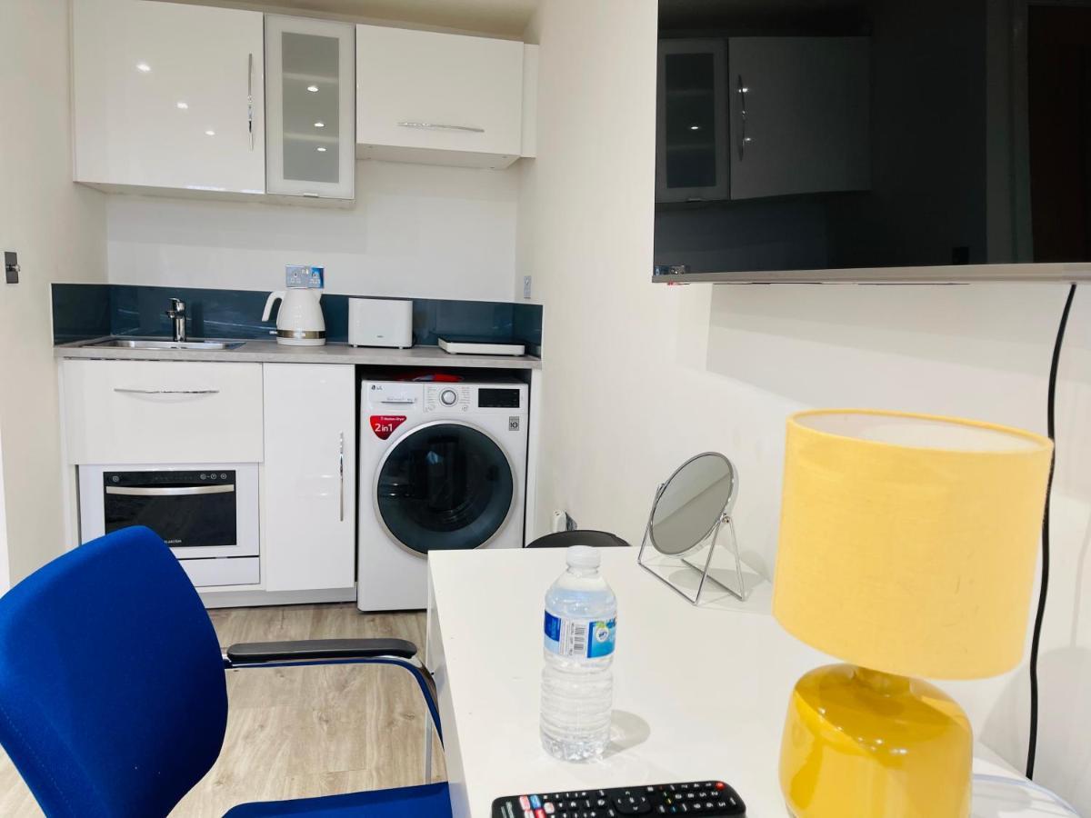 New Modern Studio Apartment, Parking, Netflix Kenilworth Exteriör bild